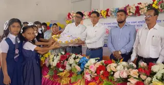 ঈশ্বরদীতে হলদে পাখি কার্যক্রম সম্প্রসারণের লক্ষ্যে পোশাক বিতরণ অনুষ্ঠান